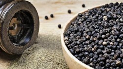 Giá tiêu hôm nay 21/11, đi ngang, thấp nhất 82.000đ/kg, nguyên nhân tiêu mất đà tăng