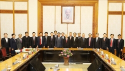 Tổng Bí thư, Chủ tịch nước Nguyễn Phú Trọng trao quyết định phân công Ủy viên Bộ Chính trị