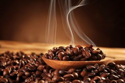 Giá cà phê hôm nay 17/8: Quay đầu giảm mạnh, mặc cung ứng từ vựa cà phê Brazil và Việt Nam đều thắt chặt