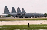 Căn cứ không quân Mỹ phải sơ tán vì bị dọa đánh bom