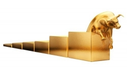 Giá vàng hôm nay 25/12, Giá vàng vào mùa tăng, mốc tiếp theo là 1.850 USD?