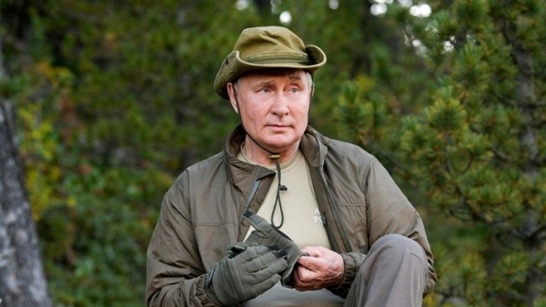 Tổng thống Nga Putin tận hưởng cuộc sống thiên nhiên hoang dã sau khi tự cách ly