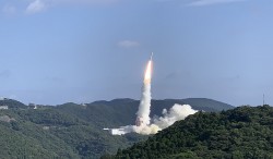 Ngắm nhìn khoảnh khắc vệ tinh NanoDragon của Việt Nam phóng thành công vào không gian