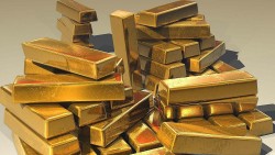 Giá vàng hôm nay 8/5: Giá vàng bị ‘thao túng’, kéo dài chuỗi ngày đánh rơi tiền, vẫn lãi nếu đầu tư vàng SJC