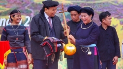 Chủ tịch nước Nguyễn Xuân Phúc dự Ngày hội Sắc Xuân trên mọi miền Tổ quốc