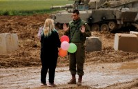 Sự kiện trong tuần qua ảnh (17-24/3): IS “trắng tay” ở Syria và binh sĩ Israel được tặng bóng bay