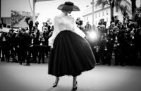 Ảnh ấn tượng trong tuần (18-25/5): Thời trang tại Cannes gây tranh cãi và tắc đường lên đỉnh Everest