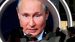 Ảnh ấn tượng tuần 31/5-6/6: Trò chơi trốn tìm ở Dải Gaza; Tổng thống Putin nói có động cơ chính trị khi cấm vaccine Sputnik V và ông Biden đi xe đạp