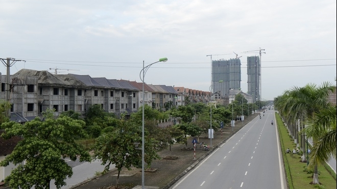 Bất động sản mới nhất: ‘Cú đấm thép’ vào nhà phố; nơi đất nền giảm sâu nhất và Hà Nội sẽ đánh thuế biệt thự ‘ma’?