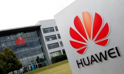 Anh cấm công ty Huawei, Mỹ và Trung Quốc lên tiếng
