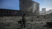 Tình hình Ukraine: Kiev thừa nhận 'khả năng cao' mất kiểm soát Lugansk, hơn 2.000 binh sĩ nằm trong vòng vây