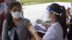 Tiêm vaccine Covid-19 cho sinh viên Lào tại Quảng Bình