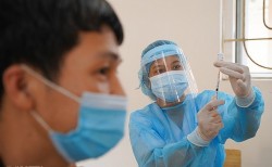 Covid-19 sáng 18/12: 7.912 ca nặng, ổ dịch chưa rõ nguồn lây ở Hà Nam, vận hành 1 ký túc xá điều trị F0 ở Hà Nội, hướng dẫn tiêm vaccine mũi 3, 4