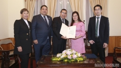 Trao Giấy chấp nhận lãnh sự cho Tổng Lãnh sự Panama tại TP. Hồ Chí Minh
