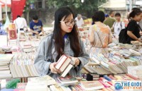Nhiều cuốn sách cổ xuất hiện tại Hội sách cũ Hà Nội tháng 4/2017