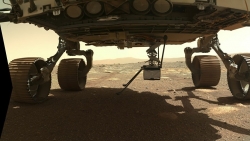 Tàu thám hiểm Hỏa tinh của NASA khai thác được mẫu đất đầu tiên của Hành tinh Đỏ