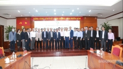 Đoàn Trưởng Cơ quan đại diện Việt Nam ở nước ngoài làm việc với Bộ Nông nghiệp và Phát triển Nông thôn