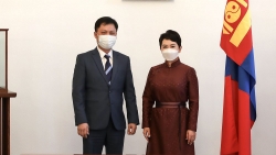 Đại sứ Doãn Khánh Tâm chào xã giao Bộ trưởng Ngoại giao Mông Cổ B.Batsetseg