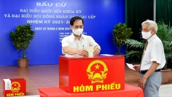 Bộ trưởng Ngoại giao Bùi Thanh Sơn tham gia bỏ phiếu bầu cử tại quận Nam Từ Liêm, Hà Nội