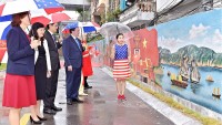 Nét đẹp thiên nhiên trong tranh gốm ‘Tình hữu nghị Việt Nam-Hoa Kỳ’