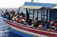 Giải cứu gần 200 người di cư ở ngoài khơi bờ biển phía Tây, Libya