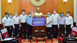 Bộ Ngoại giao trao hơn 6,2 tỷ đồng ủng hộ Quỹ vaccine phòng, chống Covid-19