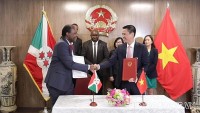 Việt Nam-Burundi ký hiệp định miễn thị thực với công dân hai nước mang hộ chiếu ngoại giao và hộ chiếu công vụ