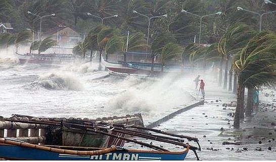 Trung Quốc: Chìm cần cẩu nổi tại Quảng Đông do bão Chaba, 27 người mất tích