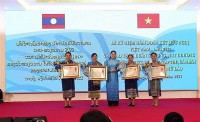 Trao tặng Huân chương, Huy chương cho các tập thể, cá nhân Hội Liên hiệp Phụ nữ Lào