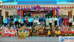 Nhóm Phụ nữ Cộng đồng ASEAN tại Hà Nội trao quà trung thu cho trẻ khuyết tật ở Sóc Sơn, Hà Nội