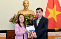 Thứ trưởng Ngoại giao Lê Hoài Trung tiếp tân Trưởng Đại diện UNFPA tại Việt Nam trình Thư Ủy nhiệm