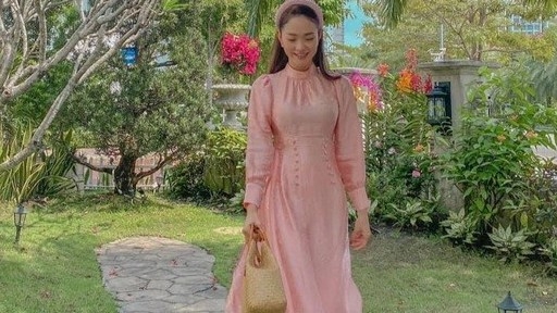 Tăng Thanh Hà, Minh Hằng, Tiểu Vy, H'Hen Niê đẹp xuất sắc trong tà áo dài ngày đầu Năm Mới