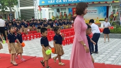 Từ hôm nay (28/2), nhiều trường tại Hà Nội cho học sinh dừng học trực tiếp