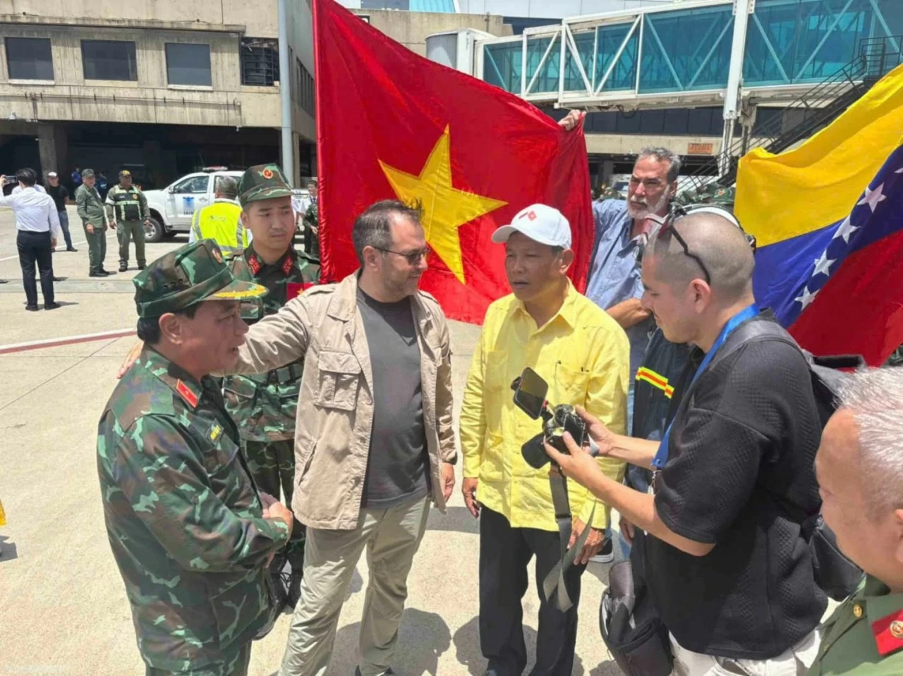 Vietnamese Ambassador to Venezuela: Vietnam's flag flying at the epicentre symbolises the power of heartfelt diplomacy