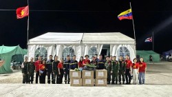 Đại sứ Việt Nam tại Venezuela thăm đoàn cứu hộ, tiếp thêm động lực cho lực lượng nơi tuyến đầu cứu nạn
