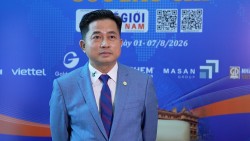 Ông Đinh Hoàng Linh, Tổng Lãnh sự Việt Nam tại tỉnh Khon Kaen, Thái Lan trả lời pv Báo TG&VN tại Hội nghị Ngoại giao 33