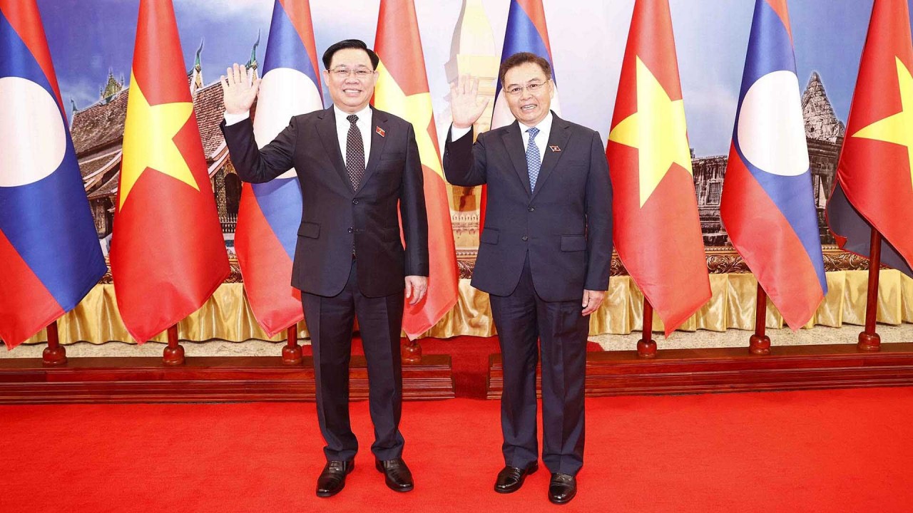 Chủ tịch Quốc hội Vương Đình Huệ thăm chính thức nước Cộng hoà Dân chủ Nhân dân Lào